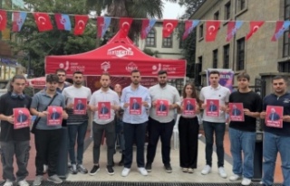 CHP’li gençler tutuklamaları protesto ettiler.