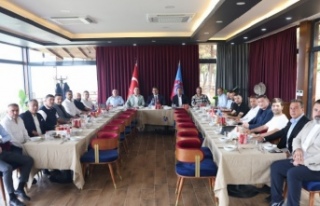 Maç öncesi dostluk yemeği