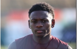 Futbolcumuz Kazeem Olaigbe basın toplantısı düzenledi