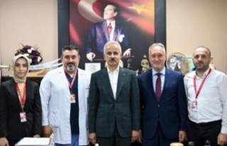 Bakan Uraloğlu başhekim Dr.Yükünç’ü ziyaret...