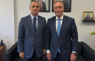 Başkan Bıyık, Müdür Dr. Topsakal'ı Ziyaret Etti