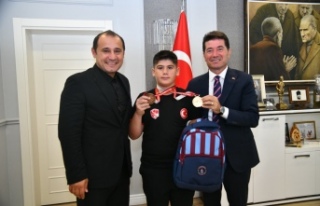 TÜRKİYE ŞAMPİYONU BERAT EFE, BAŞKAN KAYA’YI...