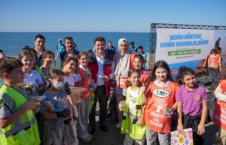 ORTAHİSAR BELEDİYE BAŞKANI KAYA, ÇOCUKLARLA EL...