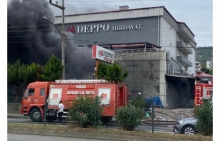 Akçaabat'ta Depo Yangını