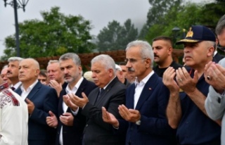 Bakan Uraloğlu’nu acı gününde dostlar yalnız...