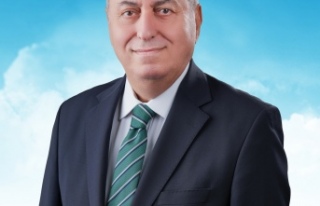 Başkan Erdem ''Devlette maaş alıyor siyaset...