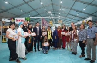 BAŞKAN KAYA, ULUSLARARASI KADIN SANATÇILAR RESİM...