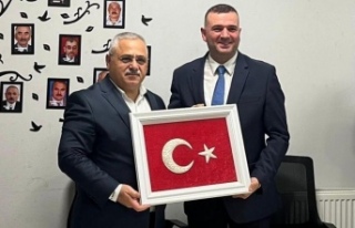 Başkan Sivrikaya, Başkan Aktürk’ü Tebrik Etti