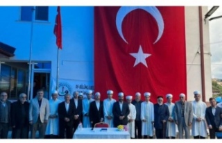 Hafızlara belgelerini il müftüsü Dr İsmail Çiçek...
