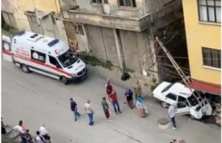 Ortahisar ilçesinde Duvara çarpan araç hurdaya...