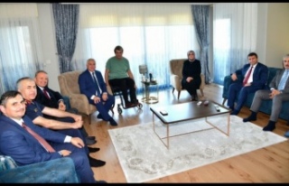 Trabzon bürokrasi gazimizi ziyaret ettiler.