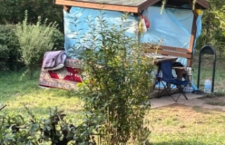 Vatandaş Hastane Bahçesine Çadır Kurdu