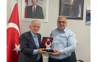 Başkan bekar Başkan Aktürk‘ü kutladı.