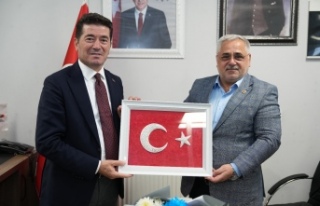 BAŞKAN KAYA, AKTÜRK’E TEBRİK ZİYARETİNDE BULUNDU