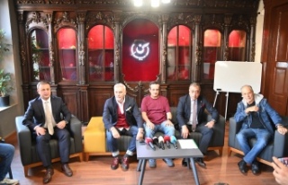 EFSANELER EMİR YUŞA ANISINA SAHAYA ÇIKIYOR 