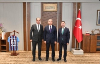 Eski ve yeni Başkanlar il emniyet müdürü loğoğlu‘nu...