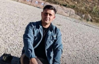 Polis memuru Ahmet Çavuş düşerek hayatını kaybetti.