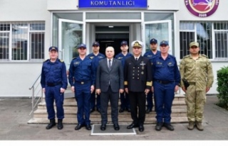 Vali Yıldırım Deniz bölge Komutanlığı’nda.