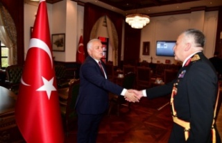 Vali Yıldırım tebrikleri kabul etti