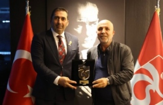 Maç öncesi dostluk yemeği