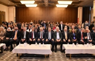 Yerel Yönetimler Bölge Toplantısı'nda konuşan...