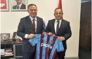 Başkan bak genel başkan yardımcısı zeybek‘e...