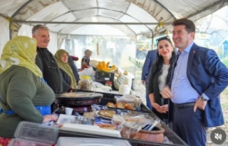 Başkan Kaya ve eşi akoluk Pazarı’nda