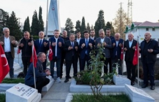 CHP’liler Şehitliği ziyaret ettiler.