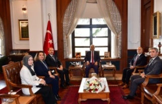 Vali Aziz Yıldırım’dan Öğretmenler Günü’nde...