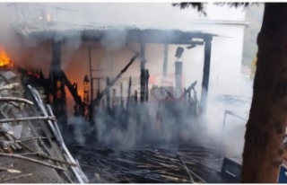 Yomra’da yangında bir ev kül oldu.