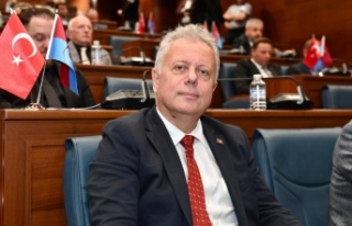 ZORLU, YEREL TİYATROLARIN YAŞADIĞI SAHNE SIKINTISINI...