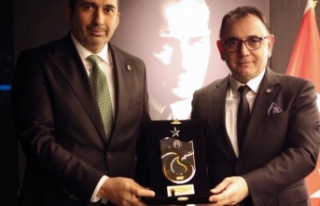 Maç öncesi dostluk yemeği