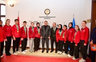 BAŞKAN GENÇ, ŞAMPİYONLARI AĞIRLADI