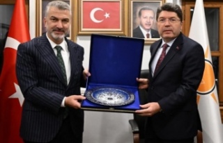 Bakan Tunç Başkan mumcu’yu ziyaret etti