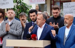 CHP’liler TRT’yi protesto ettiler.