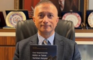 Hakim Aksoy yeni kitabını tanıttı