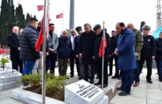 Vali Tahir Şahin Şehitliği Ziyaret Etti