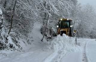 Akçaabat Belediyesi sahada! Kar temizleme ve yol...