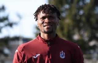 Futbolcumuz Chibuike Nwaiwu basın toplantısı düzenledi