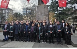Avukatlar Atatürk alanında cübbeler ile protesto...