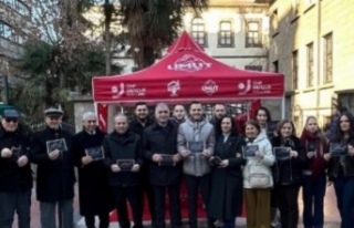 Başkan batmaz bayrakları bayrak yapan üstündeki...