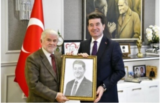 Başkan Bekar Başkan Kaya’yı kendi çizdi.