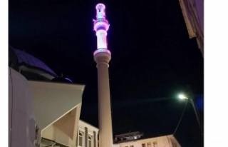 Bu Şehirde Minareler Bordo Mavi Yanıyor
