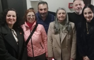 CHP’liler Çatkapı geziyorlar.