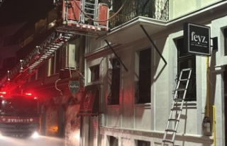 İTFAİYENİN ZAMANINDA MÜDAHALESİ UZUNSOKAK'TA...