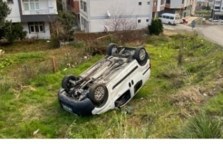 Kontrolden çıkan araç ters döndü