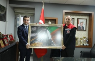 İl Müdürü Kaplan, Müdür Şanlı’ya Tablo Takdim...