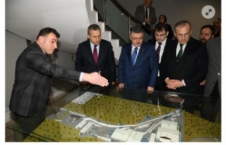 Trabzon bürokrasisi Araklı çöp tesisinde.