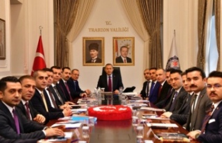 Vali Şahin mülki idare amirleri ile bir araya geldi.