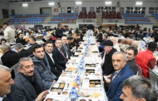 BAŞKAN GENÇ’TEN ÇARŞIBAŞI’NDA GÖNÜLLERE...